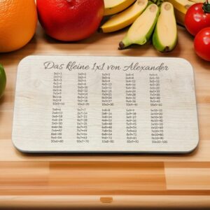 Kinder Schneidebrett aus Holz mit Einmaleins Gravur und Namen