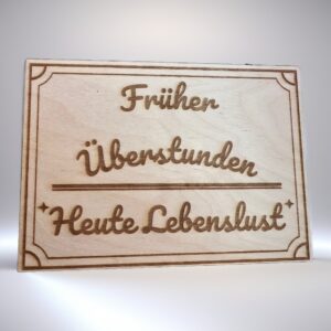 Holzschild Früher Überstunden – Heute Lebenslust