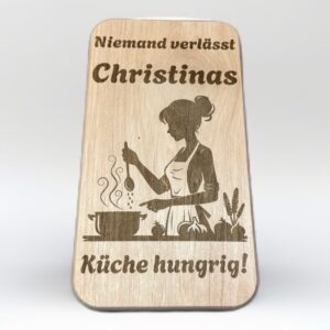 Schneidebrett aus Erle personalisiert – graviertes Holzbrett mit Küchenmotiv – Geschenk für Köchin, Mama & Hobbyköche